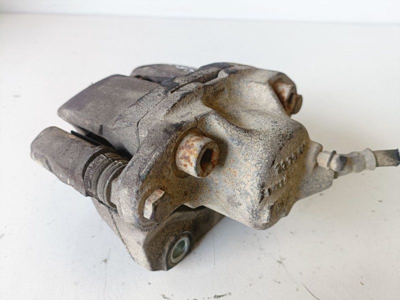 Recambio de pinza de freno delantera derecha para dacia sandero ii k9k626 referencia OEM IAM   