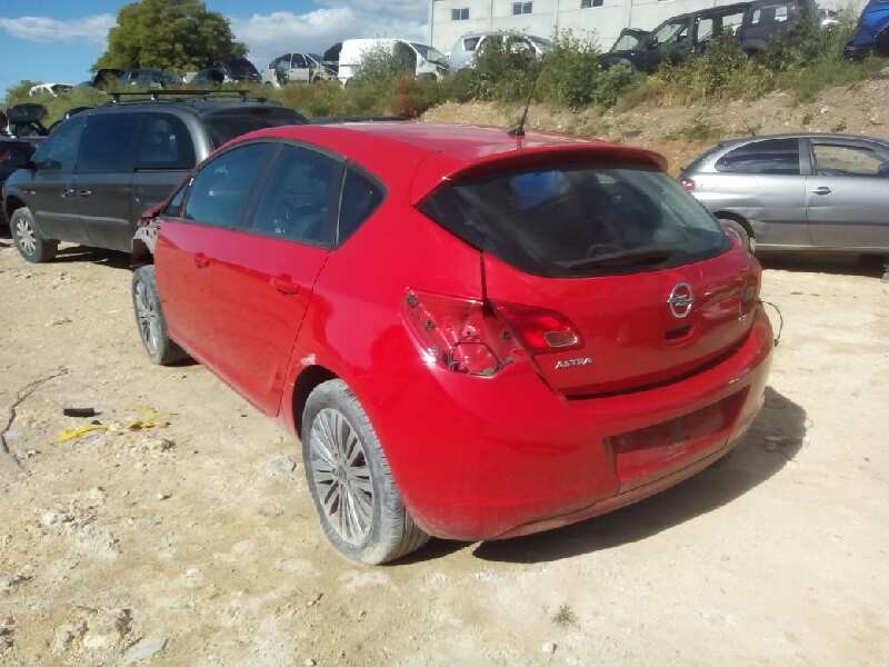 opel astra j berlina 5p del año 2015