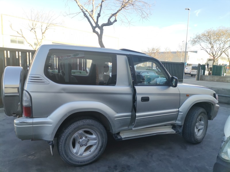 toyota land cruiser (j9) del año 2001