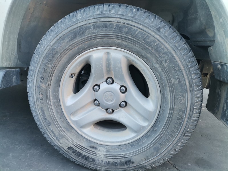toyota land cruiser (j9) del año 2001