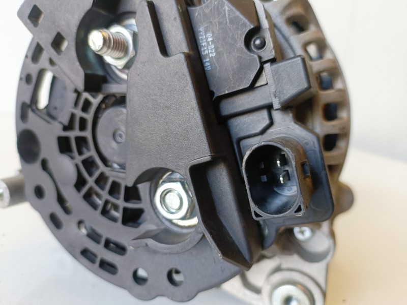 Recambio de alternador para seat leon (1p1) bxe referencia OEM IAM 8EL011710321  