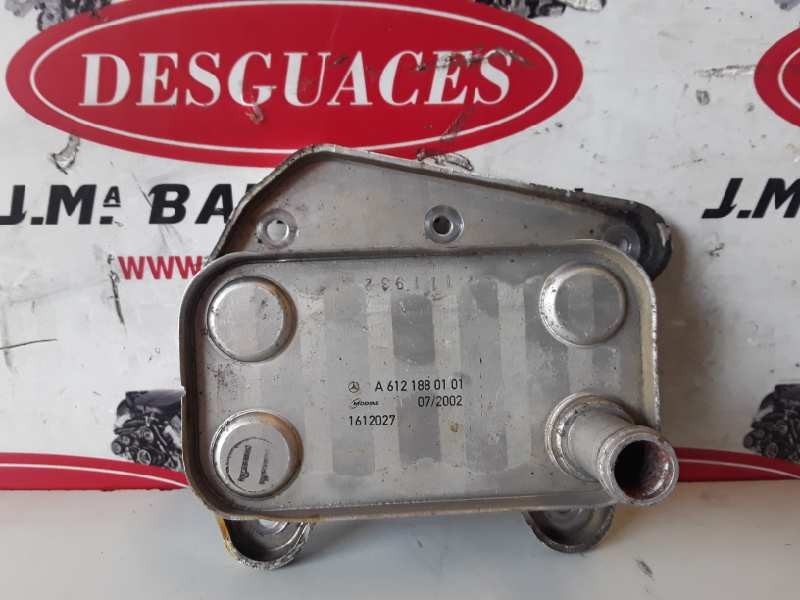 Recambio de enfriador aceite motor para mercedes-benz sprinter furgón referencia OEM IAM A6121880101  