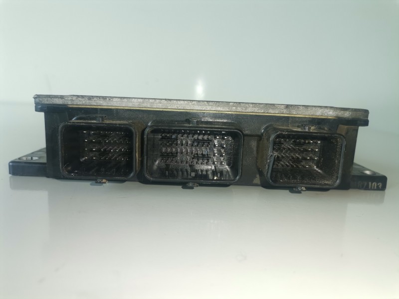 Recambio de centralita motor uce para dacia sandero k9k796 referencia OEM IAM 8201002106  
