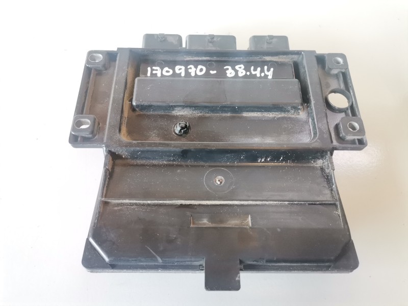 Recambio de centralita motor uce para dacia sandero k9k796 referencia OEM IAM 8201002106  