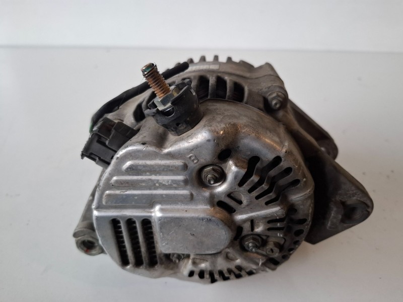 Recambio de alternador para kia carnival j3 referencia OEM IAM 373004X900  