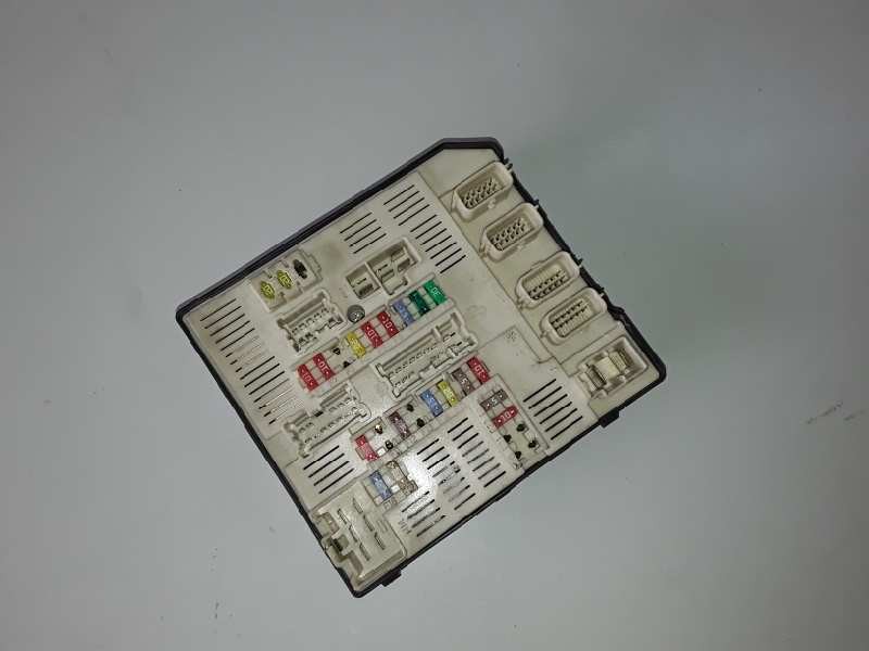 Recambio de caja reles / fusibles para renault laguna ii grandtour (kg0) m9r742 referencia OEM IAM 284B60012RA  