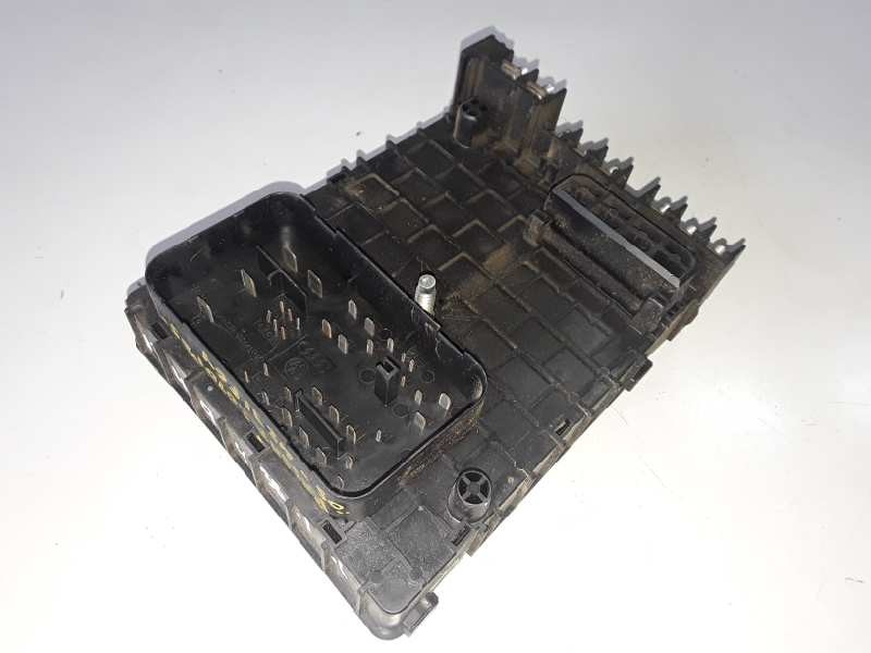 Recambio de caja reles / fusibles para volkswagen passat variant (3c5) bkp referencia OEM IAM 3C0937125  