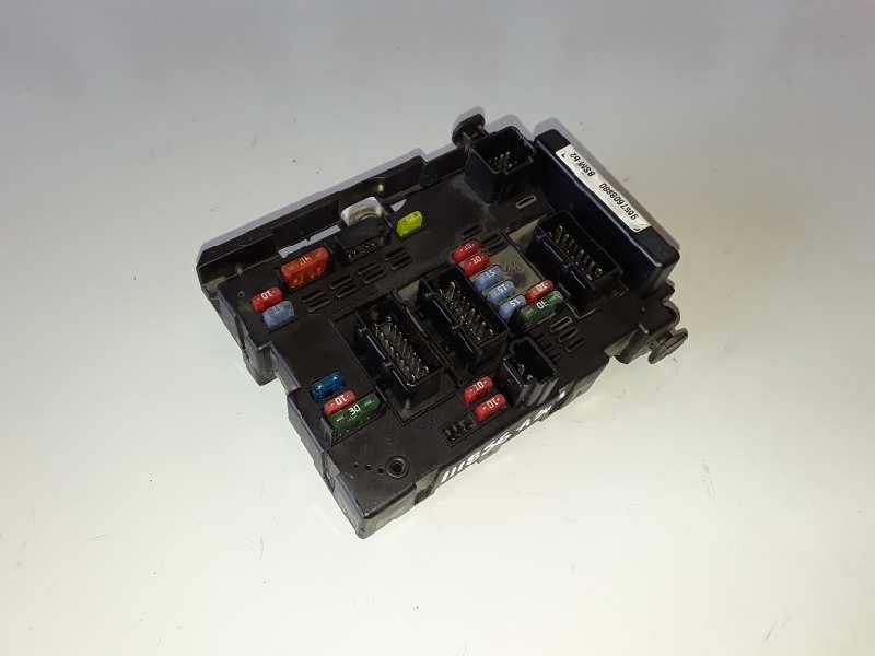 Recambio de caja reles / fusibles para peugeot 307 berlina (s2) 9hz referencia OEM IAM 9657608880/BSMB2  