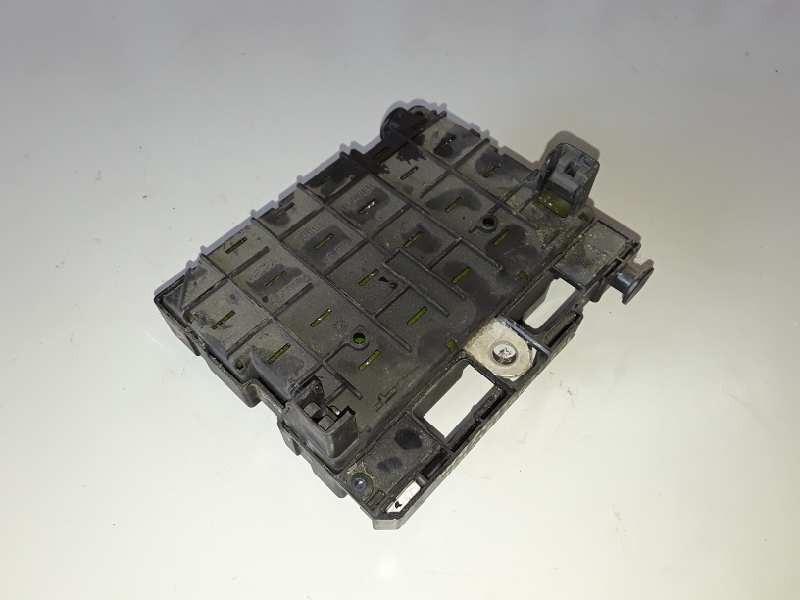 Recambio de caja reles / fusibles para peugeot 307 berlina (s2) 9hz referencia OEM IAM 9657608880/BSMB2  