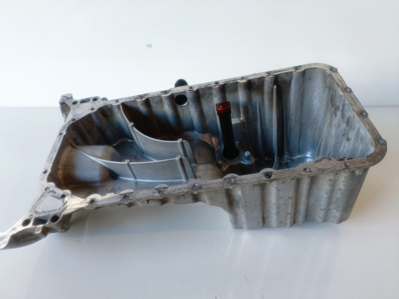 Recambio de carter para mercedes-benz vito basic-kombi (639) 646811 referencia OEM IAM R6460142402  