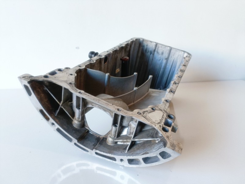 Recambio de carter para mercedes-benz vito basic-kombi (639) 646811 referencia OEM IAM R6460142402  