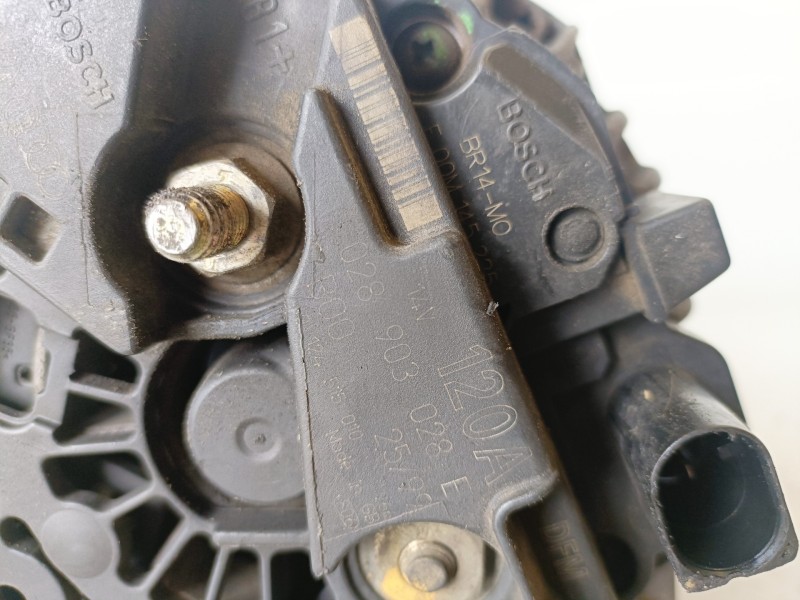 Recambio de alternador para audi a3 (8p1) axw referencia OEM IAM 028903028E  