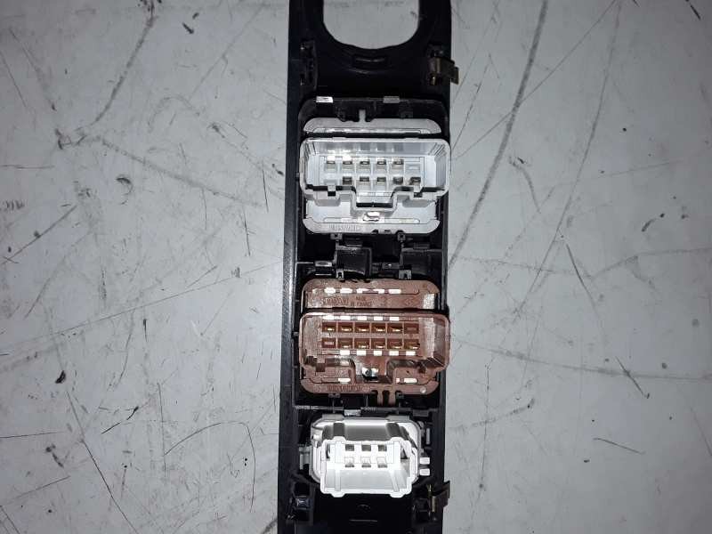 Recambio de mando elevalunas delantero izquierdo para renault espace iv (jk0) f4r794 referencia OEM IAM 8200250481/8200012126  