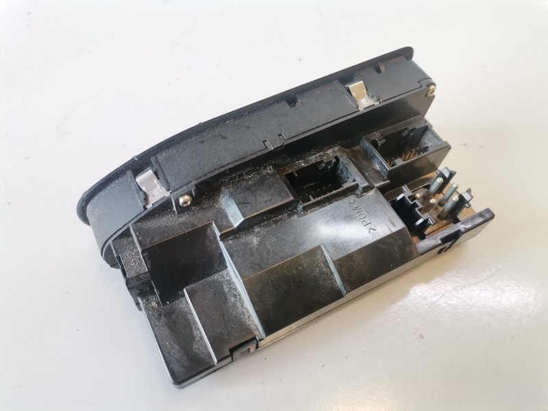 Recambio de mando elevalunas delantero izquierdo para bmw serie 5 berlina (e39) 306d1 referencia OEM IAM 8380646  