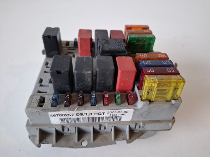 Recambio de caja reles / fusibles para fiat ii punto (188) berlina 188a7000 referencia OEM IAM 46760257  