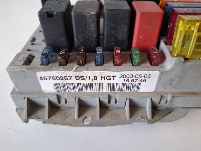Recambio de caja reles / fusibles para fiat ii punto (188) berlina 188a7000 referencia OEM IAM 46760257  