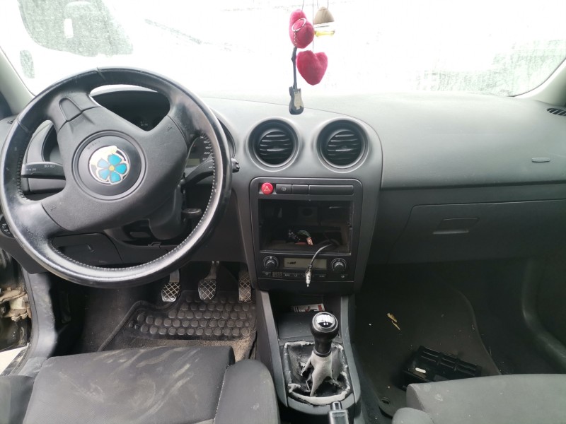 seat ibiza (6l1) del año 2003