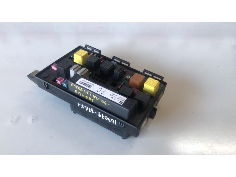Recambio de caja reles / fusibles para opel astra h berlina z16xep referencia OEM IAM 13191126/5DK00866807  