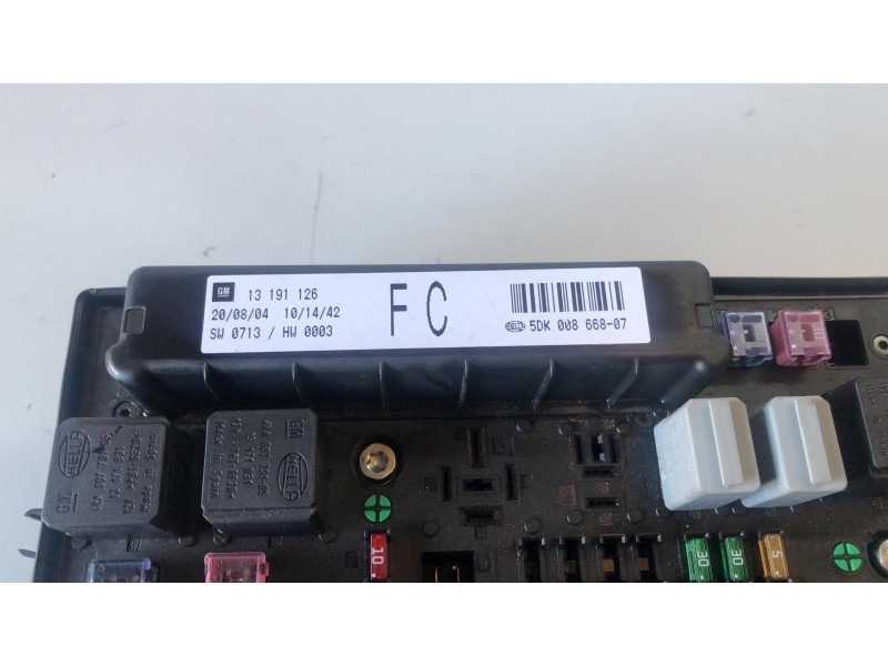 Recambio de caja reles / fusibles para opel astra h berlina z16xep referencia OEM IAM 13191126/5DK00866807  