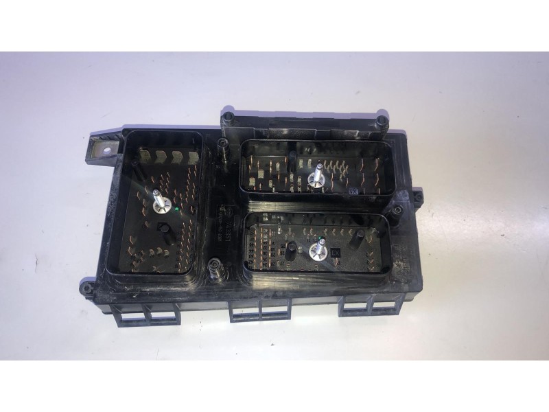 Recambio de caja reles / fusibles para opel astra h berlina z16xep referencia OEM IAM 13191126/5DK00866807  
