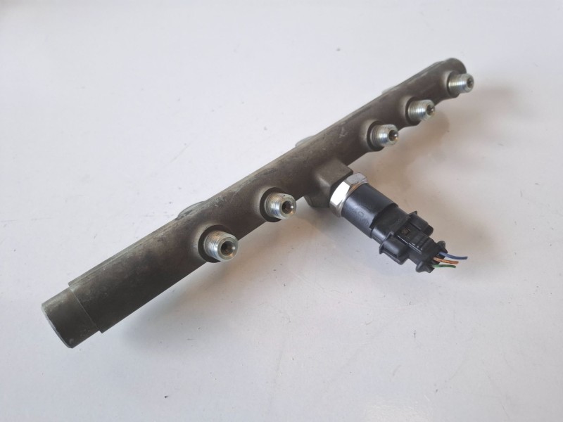 Recambio de rampa inyectora para fiat ii punto (188) berlina 188a7000 referencia OEM IAM 0445214016  