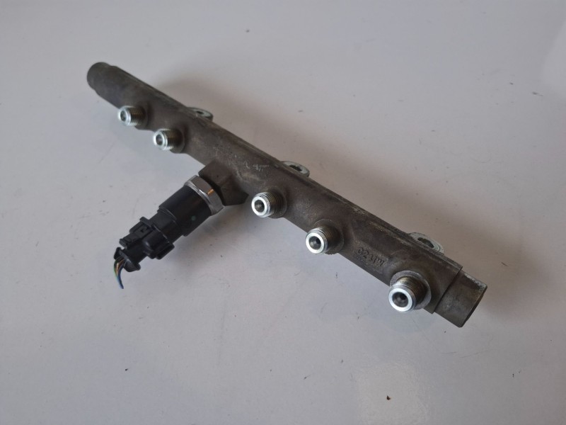 Recambio de rampa inyectora para fiat ii punto (188) berlina 188a7000 referencia OEM IAM 0445214016  