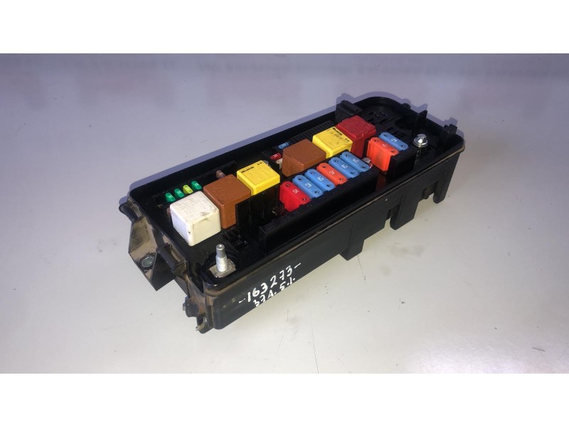 Recambio de caja reles / fusibles para opel vectra c berlina z19dth referencia OEM IAM 13187191/519107007  