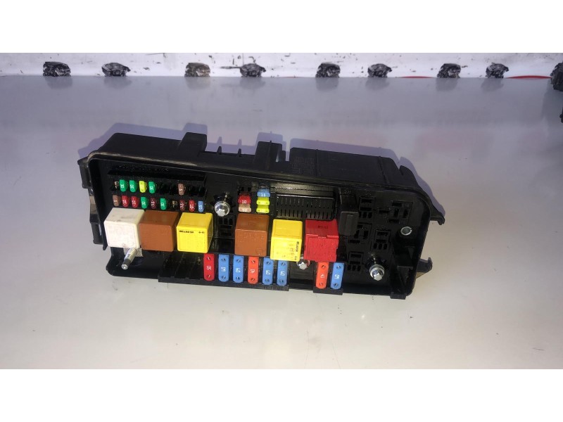 Recambio de caja reles / fusibles para opel vectra c berlina z19dth referencia OEM IAM 13187191/519107007  