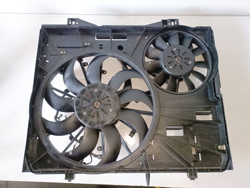 Recambio de electroventilador para land rover discovery 5 204dta referencia OEM IAM 500142004/500142604  