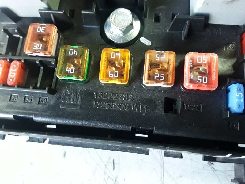 Recambio de caja reles / fusibles para opel insignia berlina a20dth referencia OEM IAM 13255300/544949969/13222782/13255300  
