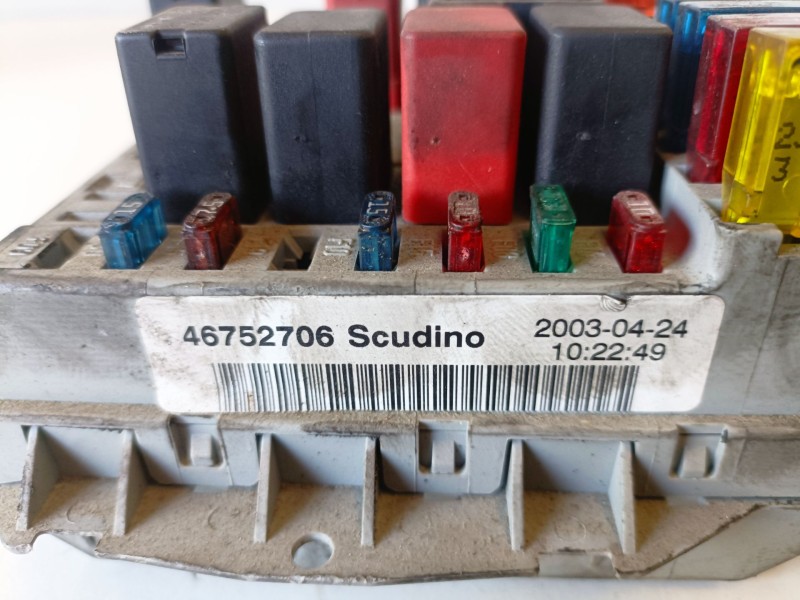 Recambio de caja reles / fusibles para fiat i doblò (223) cargo 182b9000 referencia OEM IAM 46752706  