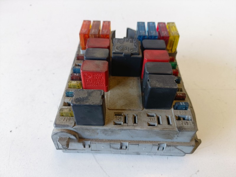 Recambio de caja reles / fusibles para fiat i doblò (223) cargo 182b9000 referencia OEM IAM 46752706  