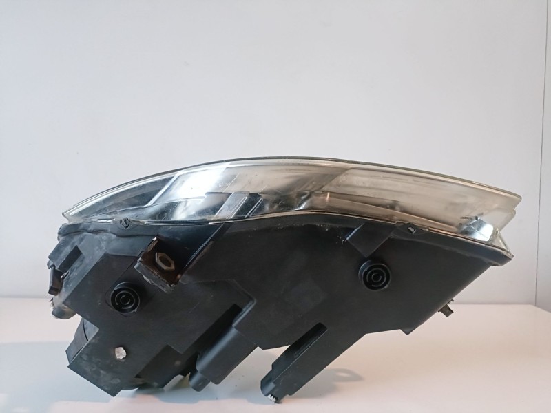 Recambio de faro derecho para volkswagen passat variant (3c5) bkp referencia OEM IAM 3C0941006M  