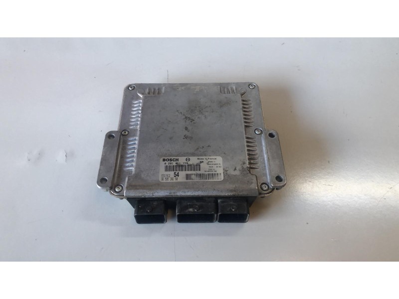 Recambio de centralita motor uce para citroen c8 4hw referencia OEM IAM 0281011779/EDC15C2  
