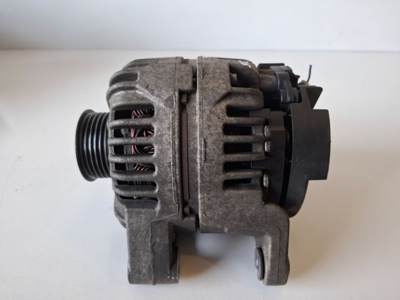 Recambio de alternador para opel astra h caravan z14xep referencia OEM IAM 0124325171  