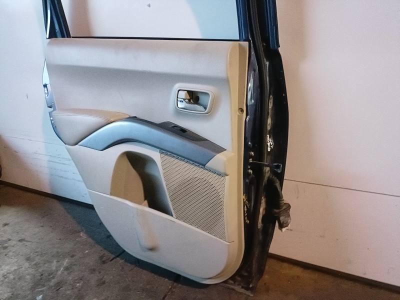 Recambio de puerta trasera izquierda para mitsubishi outlander (cw0) bsy referencia OEM IAM   