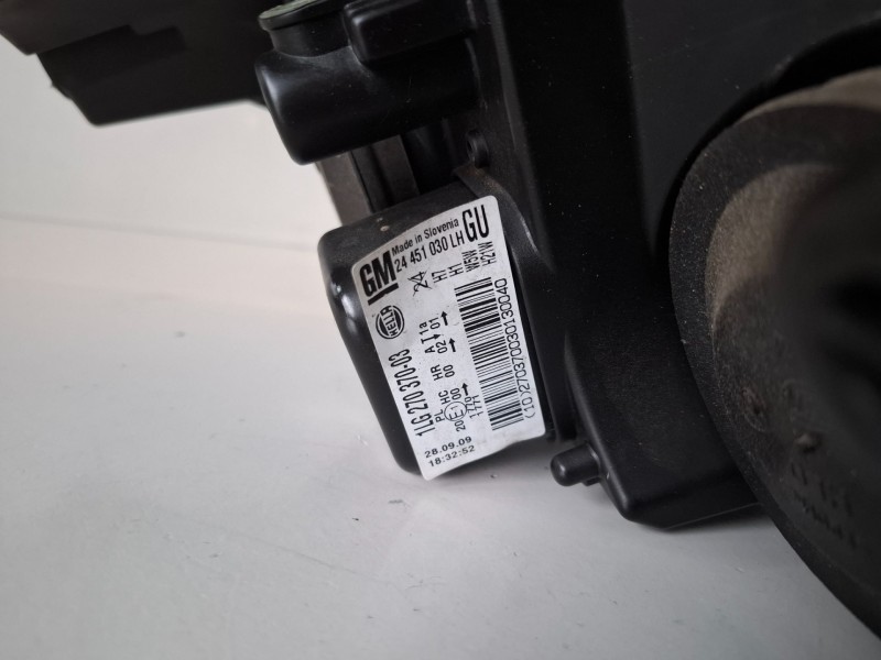 Recambio de faro izquierdo para opel astra h caravan z14xep referencia OEM IAM 1LG27037003  