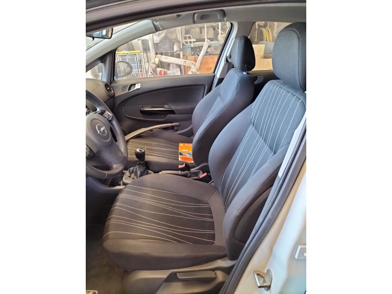 opel corsa d del año 2010