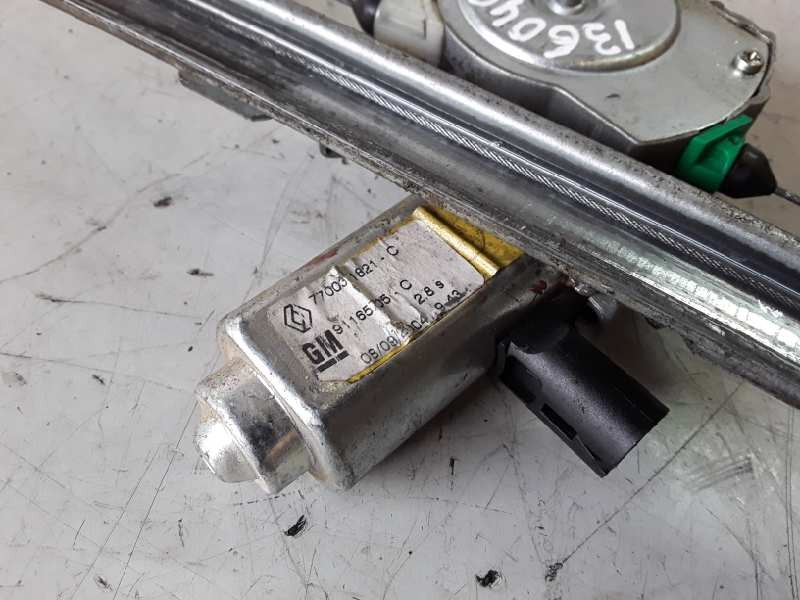 Recambio de elevalunas delantero derecho para renault trafic ii furgón f9q760 referencia OEM IAM 7700311821C/91165705C  