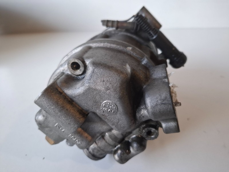 Recambio de compresor aire acondicionado para bmw serie x3 (e83) 204d4 referencia OEM IAM 690564308  