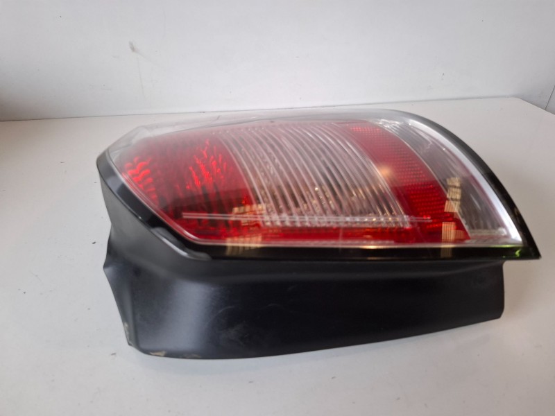 Recambio de piloto trasero derecho para opel astra h caravan z14xep referencia OEM IAM 13223674  