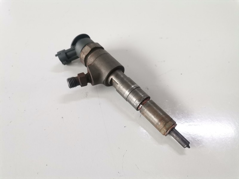 Recambio de inyector para peugeot 207 8hz referencia OEM IAM 0445110252  