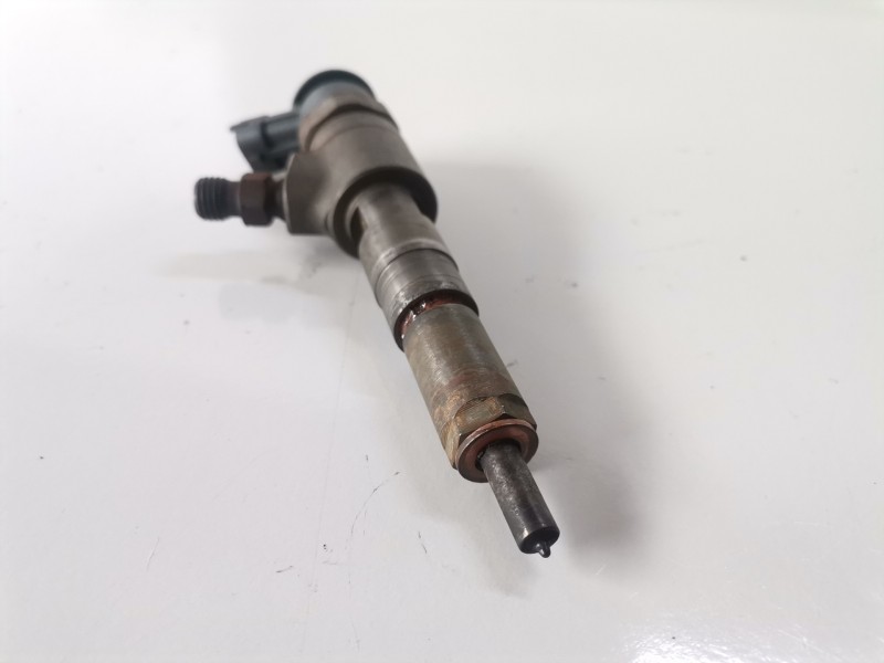 Recambio de inyector para peugeot 207 8hz referencia OEM IAM 0445110252  