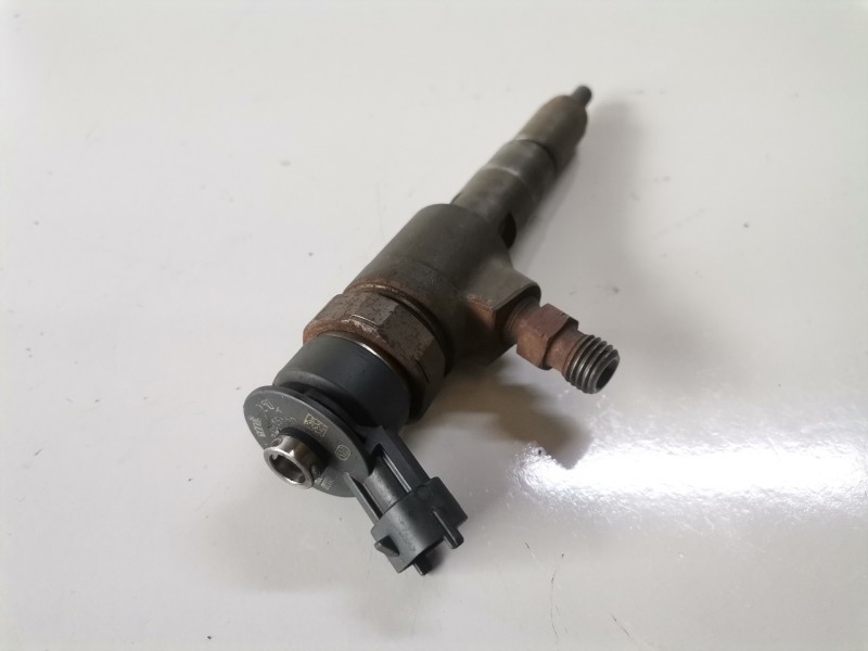 Recambio de inyector para peugeot 207 8hz referencia OEM IAM 0445110252  