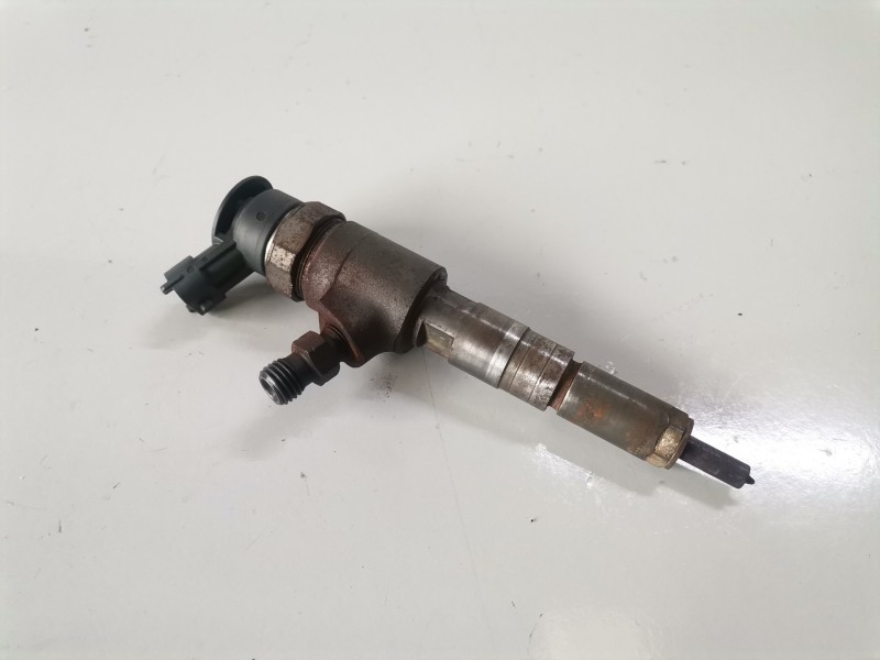Recambio de inyector para peugeot 207 8hz referencia OEM IAM 0445110252  