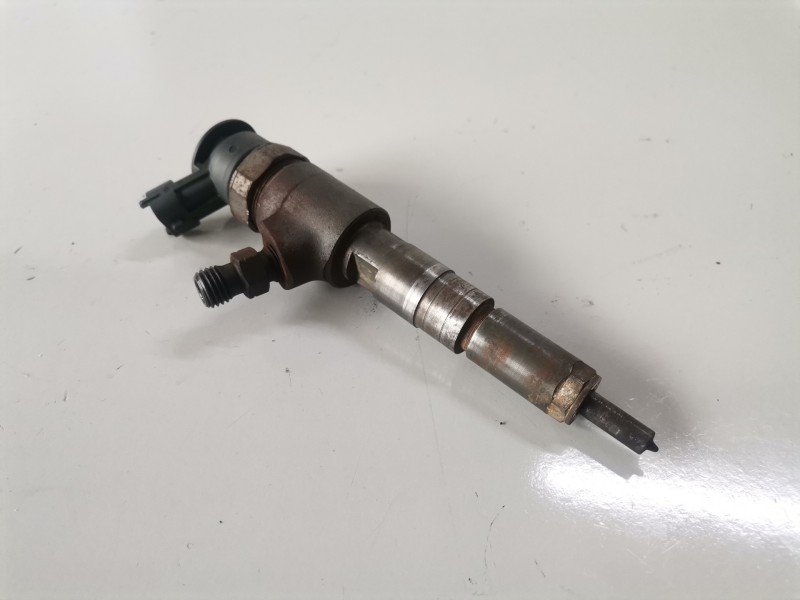 Recambio de inyector para peugeot 207 8hz referencia OEM IAM 0445110252  