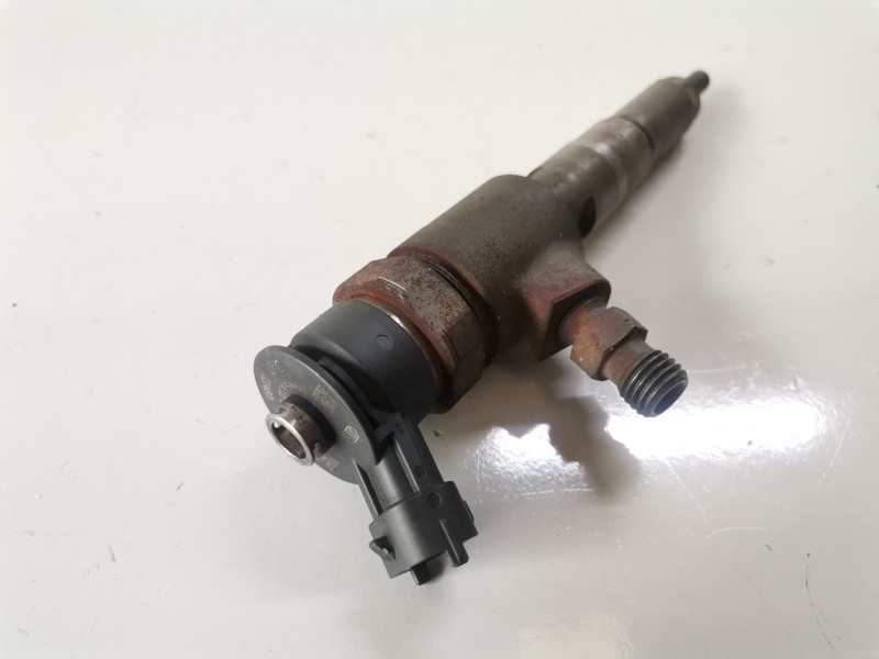 Recambio de inyector para peugeot 207 8hz referencia OEM IAM 0445110252  