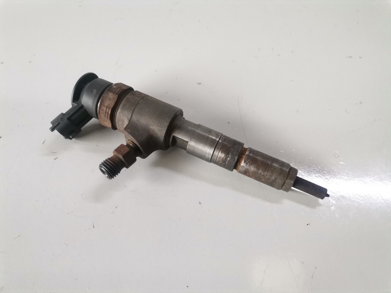 Recambio de inyector para peugeot 207 8hz referencia OEM IAM 0445110252  
