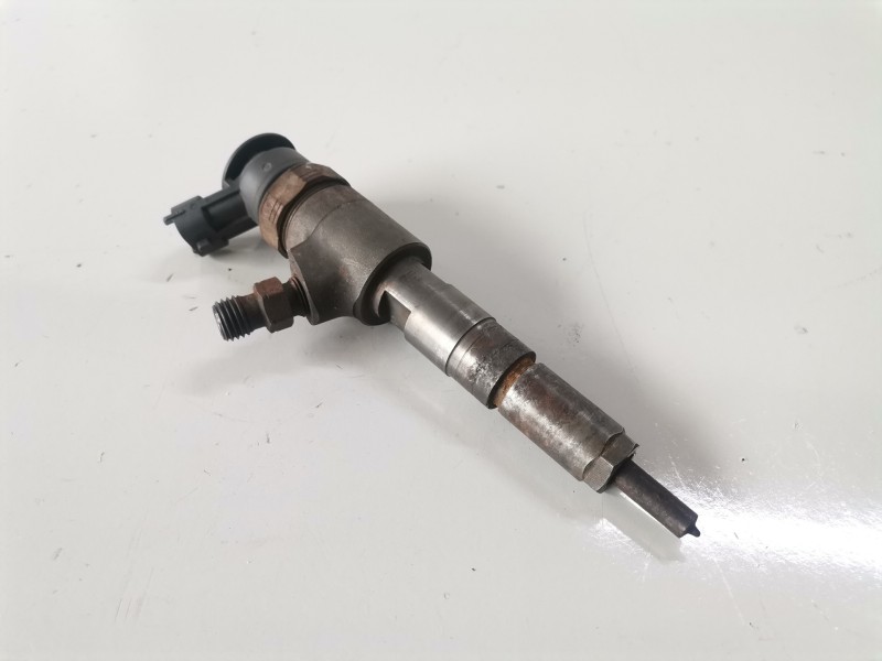 Recambio de inyector para peugeot 207 8hz referencia OEM IAM 0445110252  