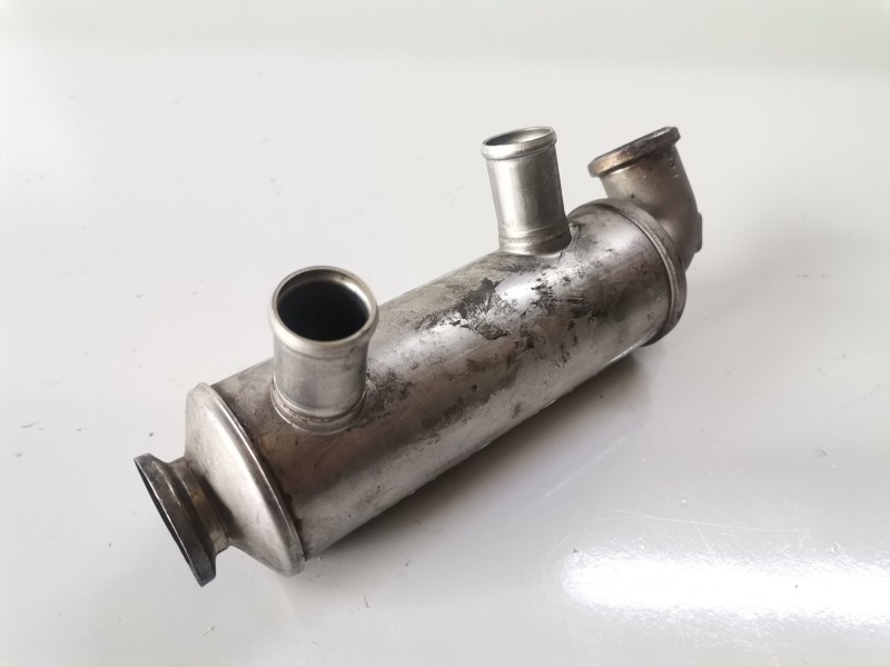 Recambio de enfriador egr para peugeot 207 8hz referencia OEM IAM 9651902380  
